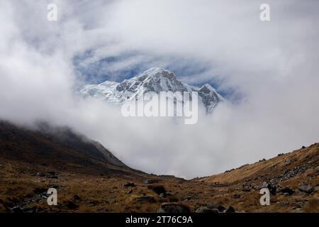 Annapurna South, Annapurna I und Baraha Shikhar Peak, Nepal. Stockfoto