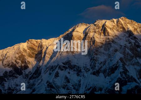 Annapurna South, Annapurna I und Baraha Shikhar Peak, Nepal. Stockfoto