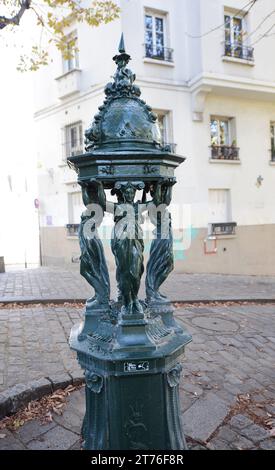 Fontaine Wallace am Place Emile Goudeau in Montmartre, Paris, Frankreich. Stockfoto
