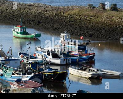 Angeln und Boote in Paddys Loch Hafen, teesmouth Cleveland Redcar, Großbritannien Stockfoto