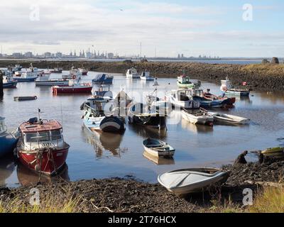 Angeln und Boote in Paddys Loch Hafen, teesmouth Cleveland Redcar, Großbritannien Stockfoto