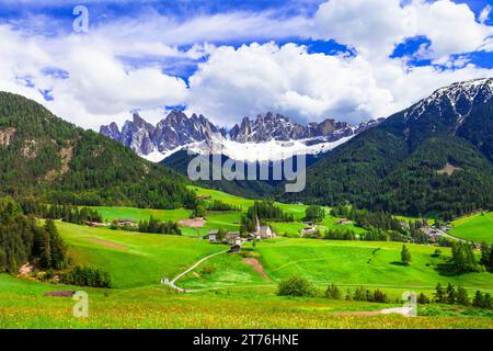 Atemberaubende Alpenlandschaft mit atemberaubenden Dolomiten Felsenbergen in den italienischen Alpen, Südtirol, Italien. Berühmtes und beliebtes Skigebiet Stockfoto