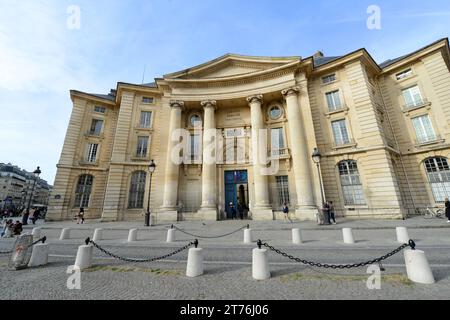 Die Universität Pantheon-Sorbonne am Place du Panthéon im Quartier Latin in Paris, Frankreich. Stockfoto