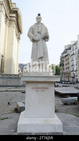 Denkmal für J.J. Rousseau am Place du Panthéon im Quartier Latin in Paris, Frankreich. Stockfoto