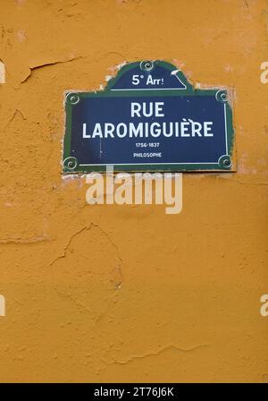Straßenschild der Rue Laromiguière im 5. Arrondissement im Quartier Latin in Paris, Frankreich. Stockfoto