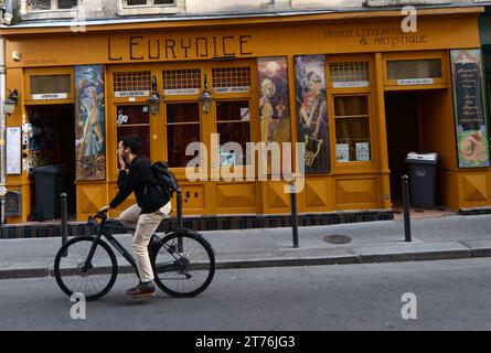 Die Bar L'Eurydice onRue du Cardinal Lemoine im Quartier Latin in Paris, Frankreich. Stockfoto