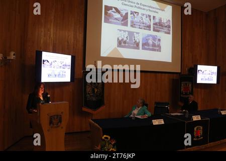 Mexiko-Stadt, Mexiko. November 2023. Dr. Carola GarcÃ-a CalderÃ³n, Direktorin der Fakultät für Politik- und Sozialwissenschaften (FCPyS) der UNAM, präsentierte ihren dritten Tätigkeitsbericht am 13. November 2023 im Auditorium Pablo GonzÃ¡lez Casanova der Fakultät für Politik- und Sozialwissenschaften in Mexiko-Stadt, Mexiko. (Kreditbild: © José Luis Torales/OKULARIS via ZUMA Press Wire) NUR REDAKTIONELLE VERWENDUNG! Nicht für kommerzielle ZWECKE! Stockfoto