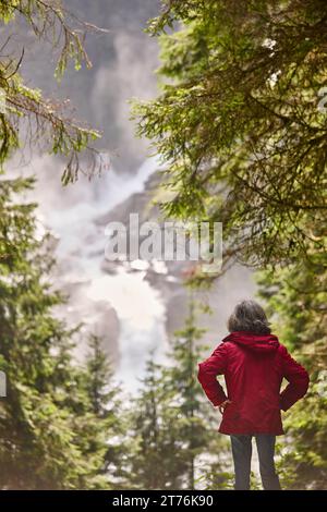 Krimmler Wasserfälle und Wald im Höhen Tauern Natinal Park. Österreich Stockfoto