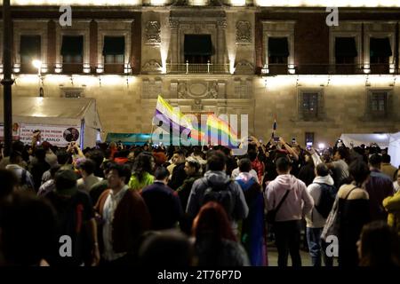 Nicht exklusiv: 13. November 2023, Mexiko-Stadt, Mexiko: Die LGBTTTI + Community Protest, um Klärung des Todes des Magistrats Jesus Ociel zu fordern Stockfoto