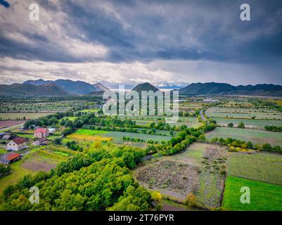 Herbstliche Landschaften des Thethi-Nationalparks, Albanien Stockfoto