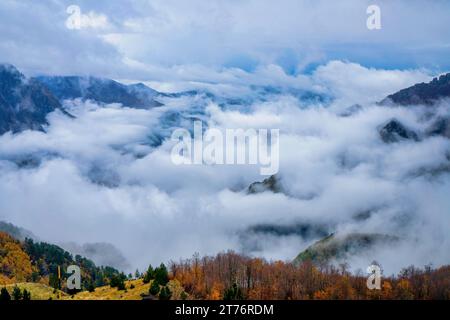 Herbstliche Landschaften des Thethi-Nationalparks, Albanien Stockfoto