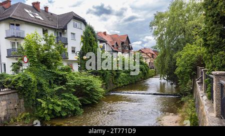 Polanica Zdroj, Polen, 16. Juli 2023: Historisches Zentrum der Stadt Polanica Zdroj im Kreis Klodzko, Woiwodschaft Niederschlesien in Westpolen Stockfoto