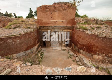 Lefke-Tor (Lefke Kapi) der antiken Burg Iznik. Historische Steinmauern und Türen von Iznik, Bursa. Stockfoto