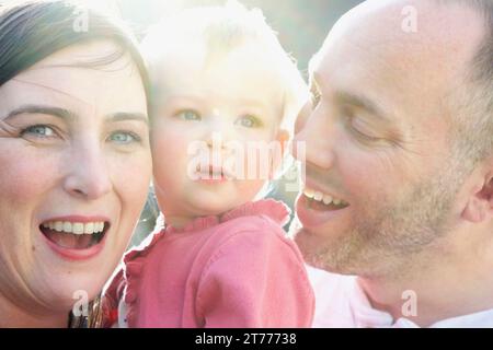 Porträt der Familie im freien Lächeln Stockfoto