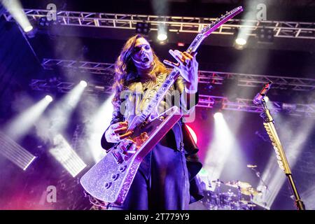 Oslo, Norwegen. November 2023. Die amerikanische Hard-Rock-Band Halestorm spielt ein Live-Konzert in der Sentrum Scene in Oslo. Hier ist Sänger und Gitarrist Lzzy Hale live auf der Bühne zu sehen. (Foto: Gonzales Photo/Alamy Live News Stockfoto