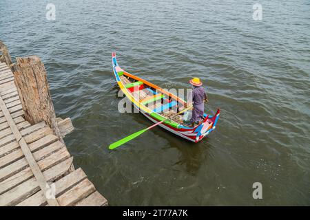 Der Inle-See. Myanmar: 17. August 2020: Birmanischer Fischer am Inle-See Myanmar. Inle Lake ist ein Süßwassersee im Bundesstaat Shan Stockfoto