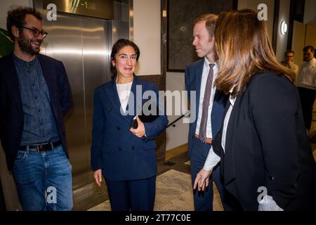 Brüssel, Belgien November 2023. Der flämische Minister für Umwelt, Energie, Tourismus und Justiz, Zuhal Demir, ein Bild von einer Pressekonferenz über die Einigung der flämischen Regierung über das Stickstoffdekret am Dienstag, den 14. November 2023. BELGA FOTO JASPER JACOBS Credit: Belga News Agency/Alamy Live News Stockfoto