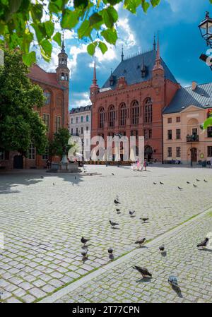 06-07-2022: Artus Court auf dem Markt in Torun. Traditionelle Architektur der Altstadt. Torun.Polen Stockfoto