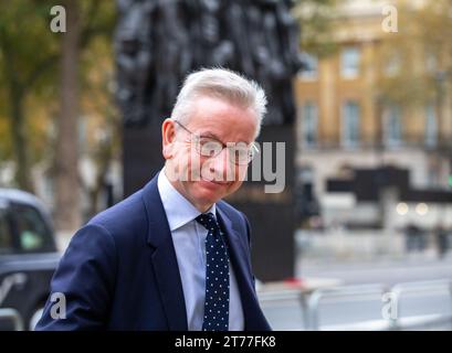 London, Großbritannien. November 2023. Michael Gove Minister für Nivellierung, Wohnungsbau und Gemeinschaften und Minister für zwischenstaatliche Beziehungen kommen beim Kabinettbüro an Credit: Richard Lincoln/Alamy Live News Stockfoto