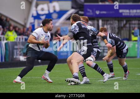 Newcastle upon Tyne, 12. November 2023. Sean Maitland spielt für Saracens gegen Newcastle Falcons in einem Gallagher Premiership Spiel im Kingston Park. Quelle: Colin Edwards Stockfoto