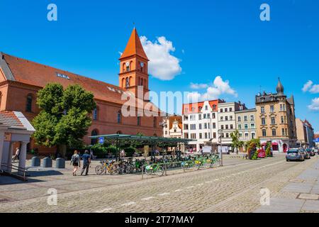 2022-07-06, die Heilige Dreifaltigkeitskirche auf dem Neustädter Markt in Torun Stockfoto