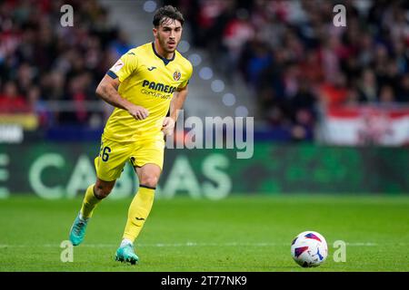 Madrid, Spanien. November 2023. Adria Alti von Villarreal CF spielte am 12. November im Civitas Metropolitano Stadion in Madrid, Spanien, während des La Liga-Spiels zwischen Atletico de Madrid und Villarreal CF. (Foto: Cesar Cebolla/PRESSINPHOTO) Credit: PRESSINPHOTO SPORTS AGENCY/Alamy Live News Stockfoto