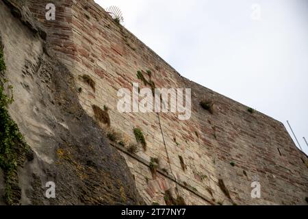 Mauer einer Burg gemischt mit Moos, Textur, Burg Waldeck Stockfoto