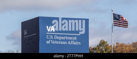 Ft. Wayne - 7. November 2023: U.S. Department of Veterans Affairs. Die VA bietet Gesundheitsdienstleistungen für Militärveteranen an. Banner für Website oder Dokument Stockfoto