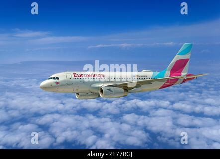 Eurowings Airbus A319-100 Flugzeug D-AGWX im Flug. Stockfoto