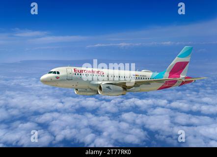 Eurowings Airbus A319-100 Flugzeug D-AGWX im Flug. Stockfoto