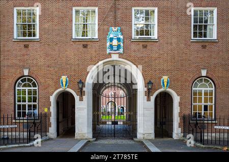 Das Goodenough College ist eine Postgraduiertenresidenz und Bildungsstätte am Meckenburgh Square in Bloomsbury, London. Gegründet 1930. Stockfoto