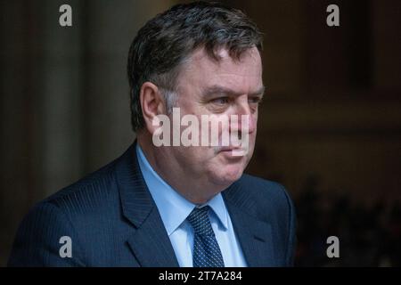 London, England, Großbritannien. November 2023. Der Arbeits- und Pensionssekretär MEL STRIDE kommt zur Kabinettssitzung in der Downing Street 10 an. (Kreditbild: © Tayfun Salci/ZUMA Press Wire) NUR REDAKTIONELLE VERWENDUNG! Nicht für kommerzielle ZWECKE! Quelle: ZUMA Press, Inc./Alamy Live News Stockfoto