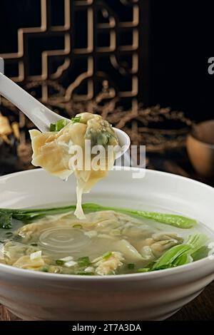 Fleischklöße in scharfer Sauce，Wonton Suppe Stockfoto