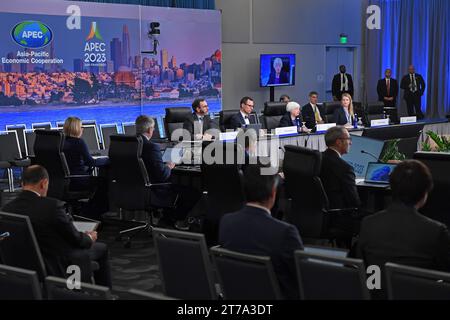 San Francisco, USA. November 2023. US-Finanzministerin Janet Yellen spricht während des Treffens der Finanzminister für die asiatisch-pazifische Wirtschaftszusammenarbeit (APEC) am 13. November 2023 in San Francisco, Kalifornien, USA. Yellen sagte am Montag, dass die jüngsten Verpflichtungen zwischen den USA und China beide Seiten "auf den richtigen Weg gebracht haben". Quelle: Li Rui/Xinhua/Alamy Live News Stockfoto