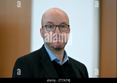 Bischof Tobias Bilz, Landesbischof der Evangelisch-Lutherischen Landeskirche Sachsens, aufgenommen waehrend der Tagung der Synode der Evangelischen Kirche in Deutschland EKD in Ulm Foto vom 14.11.2023. NUR REDAKTIONELLE VERWENDUNG *** Bischof Tobias Bilz, Bischof der Evangelisch-Lutherischen Kirche Sachsen, fotografiert während der Sitzung der Synode der Evangelischen Kirche in Deutschland EKD in Ulm Foto vom 14 11 2023 REDAKTIONELLE VERWENDUNG NUR Copyright: epd-bild/HeikexLyding Bilz3 Credit: Imago/Alamy Live News Stockfoto