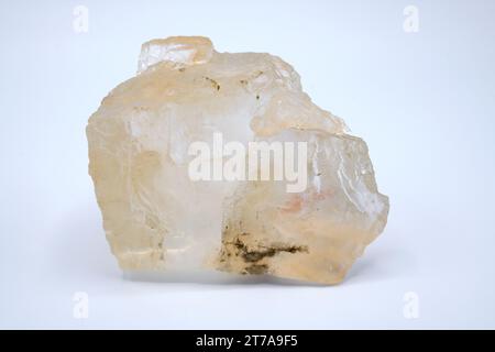 Halogenit oder Steinsalz ist ein Natriumchlorid-Mineral. Kubische Kristalle. Diese Probe stammt aus Cardona, Barcelona, Katalonien, Spanien. Stockfoto
