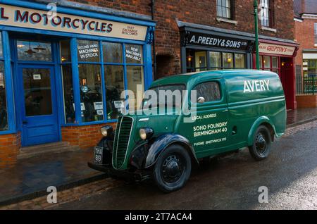 Traditionelle High Street Shops aus den 1940er Jahren in den 1950er Jahren im Black Country Living Museum, Dudley, West Midlands, England, Großbritannien Stockfoto