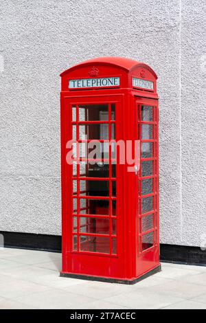 Traditionelle rote Telefonbox in England, Großbritannien Stockfoto