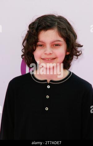 Max Burkholder bei Variety’s 4th Annual Power of Youth Event. Ankunft in den Paramount Studios in Hollywood, KALIFORNIEN am Sonntag, 24. Oktober 2010. Foto: Joseph Martinez / Picturelux Stockfoto