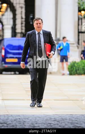 London, Großbritannien, 14. November 2023. Mel Stride, Parlamentsabgeordneter, Minister für Arbeit und Pensionen. Minister des neu umgestuften Kabinetts nehmen an der wöchentlichen Kabinettssitzung in der Downing Street 10 in Westminster, London, England, Teil. Stockfoto