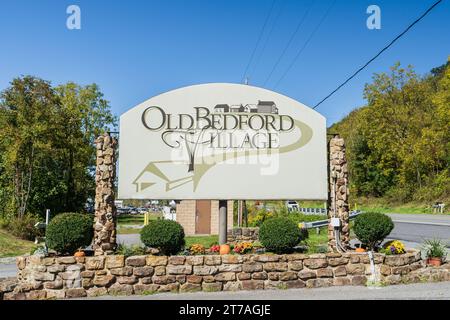 Bedford, PA - 27. September 2023: Old Bedford Village ist ein Museum für lebendige Geschichte in den Allegheny Mountains. Stockfoto