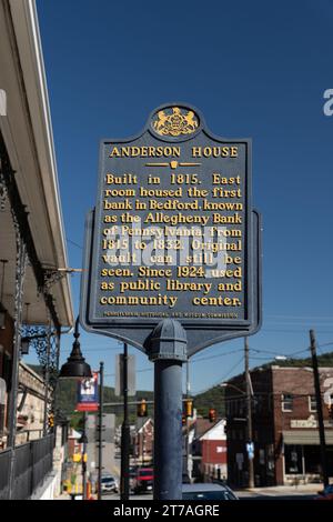 Bedford, PA - 27. September 2023: Das 1815 erbaute historische Anderson House beherbergte die erste Bank in Bedford und beherbergt heute das Southern Alleghenies Mus Stockfoto