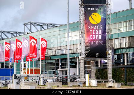 Bremen, Deutschland. November 2023. Die Messe Space Tech Expo Europe findet in den Messehallen statt. Mehr als 650 Aussteller sind Berichten zufolge auf der mehrtägigen Messe vertreten. Der Veranstalter beschreibt die Messe als die größte ihrer Art in Europa. Quelle: Sina Schuldt/dpa/Alamy Live News Stockfoto