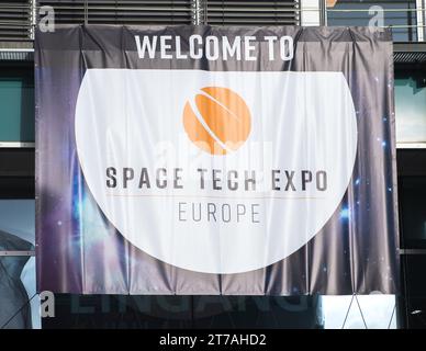 Bremen, Deutschland. November 2023. Die Messe Space Tech Expo Europe findet in den Messehallen statt. Mehr als 650 Aussteller sind Berichten zufolge auf der mehrtägigen Messe vertreten. Der Veranstalter beschreibt die Messe als die größte ihrer Art in Europa. Quelle: Sarah Knorr/dpa/Alamy Live News Stockfoto