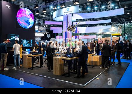 Bremen, Deutschland. November 2023. Die Messe Space Tech Expo Europe findet in den Messehallen statt. Mehr als 650 Aussteller sind Berichten zufolge auf der mehrtägigen Messe vertreten. Der Veranstalter beschreibt die Messe als die größte ihrer Art in Europa. Quelle: Sina Schuldt/dpa/Alamy Live News Stockfoto