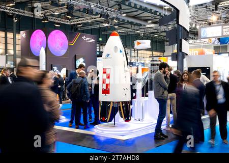 Bremen, Deutschland. November 2023. Die Messe Space Tech Expo Europe findet in den Messehallen statt. Mehr als 650 Aussteller sind Berichten zufolge auf der mehrtägigen Messe vertreten. Der Veranstalter beschreibt die Messe als die größte ihrer Art in Europa. Quelle: Sina Schuldt/dpa/Alamy Live News Stockfoto