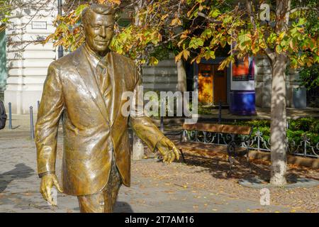 Budapest, Ungarn, 3. November 2023: Eine Statue auf dem Budapester Freiheitsplatz ehrt die Bemühungen des ehemaligen US-Präsidenten Ronald Reagan, den Kalten Krieg zu beenden Stockfoto