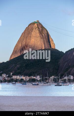 sugarloaf aus dem Stadtteil Botafogo in Rio de Janeiro, Brasilien. Stockfoto