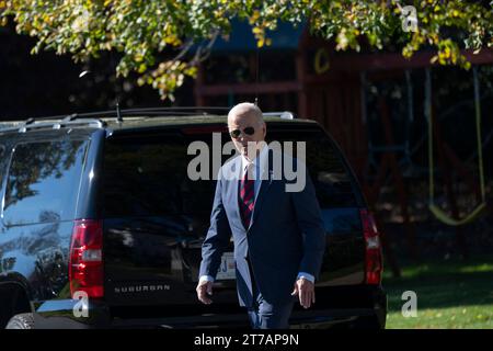 Washington, Usa. November 2023. US-Präsident Joe Biden verlässt das Weiße Haus in Washington, DC, um am Dienstag, den 14. November 2023, am APEC-Gipfel (Asia-Pacific Economic Cooperation) in San Francisco teilzunehmen. Credit: Chris Kleponis/Pool über CNP Credit: Abaca Press/Alamy Live News Stockfoto