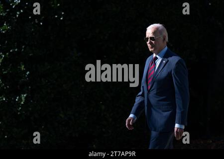 Washington, Usa. November 2023. US-Präsident Joe Biden verlässt das Weiße Haus in Washington, DC, um am Dienstag, den 14. November 2023, am APEC-Gipfel (Asia-Pacific Economic Cooperation) in San Francisco teilzunehmen. Credit: Chris Kleponis/Pool über CNP Credit: Abaca Press/Alamy Live News Stockfoto